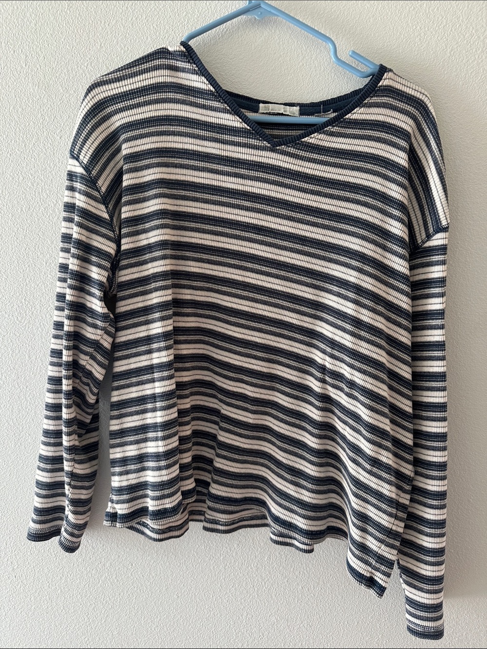 Striped Long Sleeve V-Neck Top in Navy and Cream